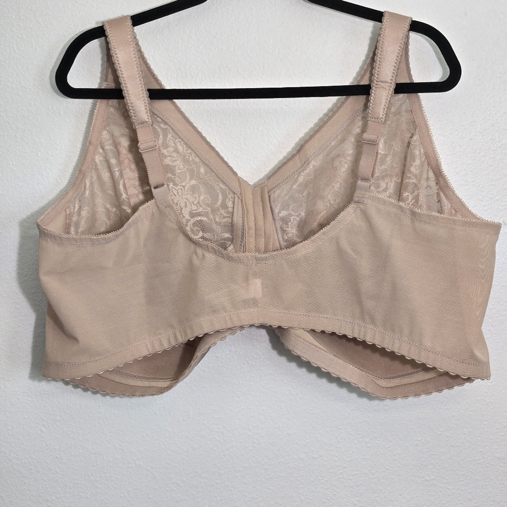 Glamorise Lace Trimmed Bra in Cream - Picture 2 of 3